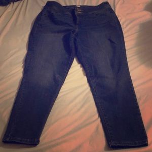 Skinny leg- high rise with 3 buttons